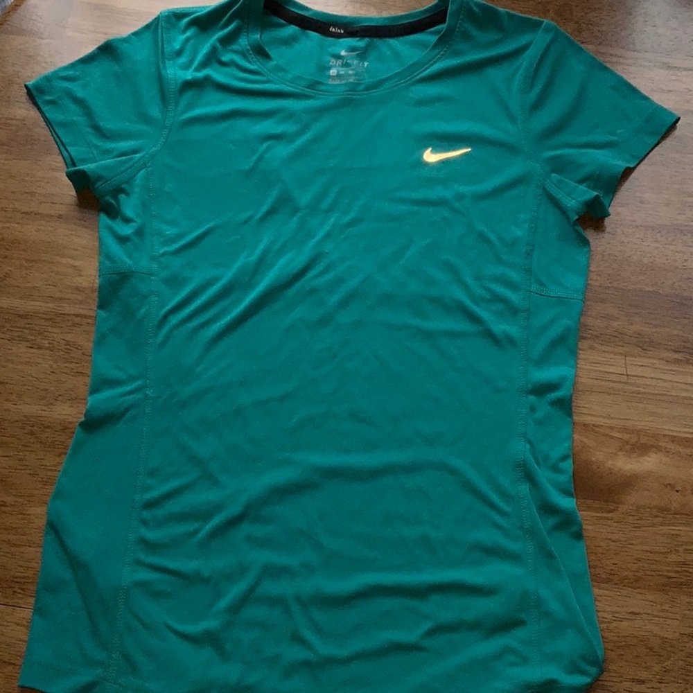 Nike top